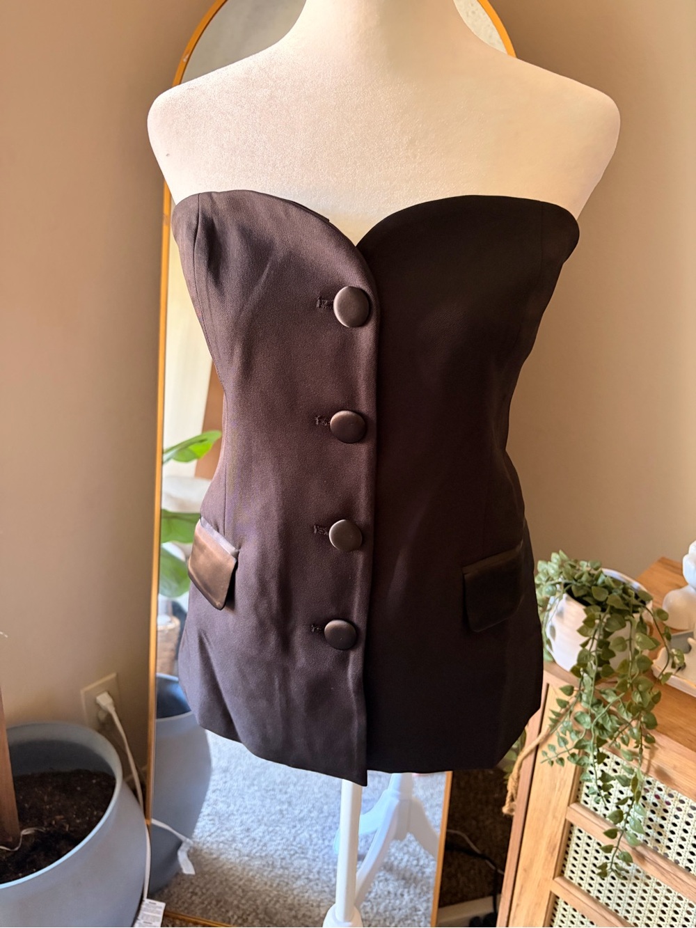 Elegant Strapless Black Button-Front Dress